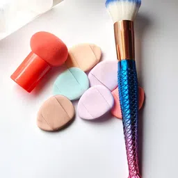 CHRONEX Set Of 8 Mini Powder Puff Sponges, Face Brush & Beauty Blender image 2