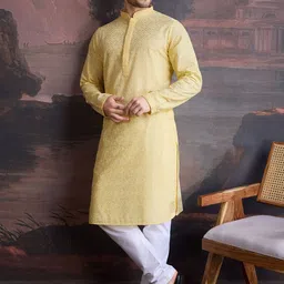 House of Pataudi Floral Embroidered Straight Chikankari Cotton Kurta With Pyjamas image 1