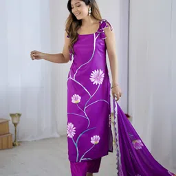 Brand Hill Floral Printed Square Neck Straight Kurta With Trousers & Dupatta image 4