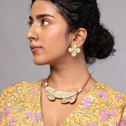 WHE Wooden Fabric Floral Shaped Studs image 3