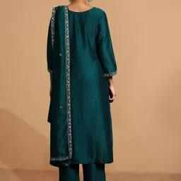 House of Pataudi Embroidered Zari Cotton Silk Straight Kurta & Trousers With Dupatta image 3
