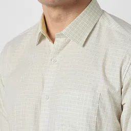 Van Heusen Men Micro Checked Spread Collar Cotton Formal Shirt image 5