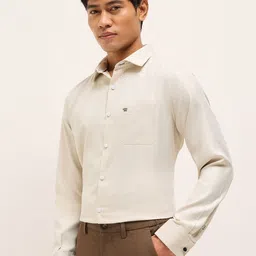 THE BEAR HOUSE Men Tailored Fit Solid Spread Collar Formal Shirt image 2