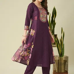 colors  of earth Colors of Earth Women Ethnic Motifs Embroidered Regular Pure Cotton Kurta with Trousers & With Dupatta image 5