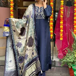 BE IN TEXO FAB Women Floral Embroidered Regular Thread Work Kurta with Trousers & With Dupatta image 4