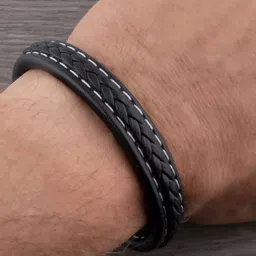 The Kempu Collection Women Silver-Plated Kada Bracelet image 3