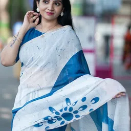 AMRUTKALA SAREES Women Printed Saree image 2