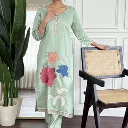 suppar sleave Elegant White Women Embroidered Kurta Sets with Dupatta image 5