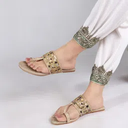 CORSICA Women Embellished Ethnic One Toe Flats-image-68
