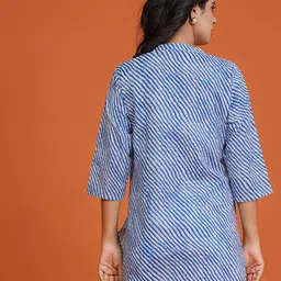 VIBE VISION Leheriya Printed Mandarin Collar Short Kurta image 2