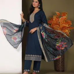 DIVASTRI Women Ethnic Motifs Embroidered Regular Thread Work Pure Silk Kurta with Trousers & With Dupatta image 3