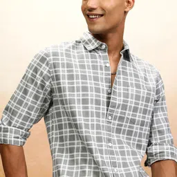 HIGHLANDER Men Cutaway Collar Checked Cotton Casual Shirt-picture-39