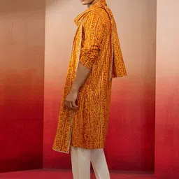 VASTRAMAY Men Bandhani Printed Panelled Kurta with Pyjamas & With Dupatta image 2