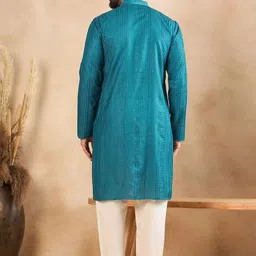 SWAGG INDIA Geometric Embroidered Thread Work Mandarin Collar Straight Kurta image 3