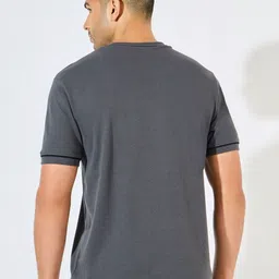 styli Men Solid Regular Fit Piping Detail Interlock T-Shirt image 4