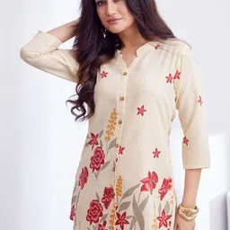 SAPTAVI Floral Printed Mandarin Collar Neck Top With Trousers Co-Ords-picture-15