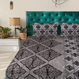 KLOTTHE Brown Geometric Woolen 300 TC Double Fine Bedsheet With Pillow Covers - 98 x 88 In image 4