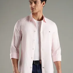 Tommy Hilfiger Men Solid Spread Collar Casual Shirt image 2