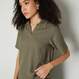 max Women Pockets T-shirt-image-21