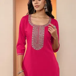 Libas Women Embroidered Regular Thread Work Kurta with Trousers & With Dupatta image 3