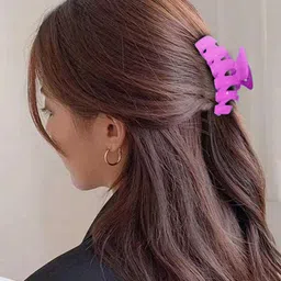 VAGHBHATT Women Set of 4 Claw Clip image 3