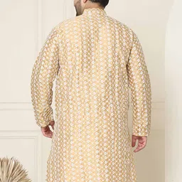 SOJANYA PLUS Men Floral Embroidered Kurta image 5
