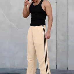 JUMPCUTS Men Side Stripe-Detail Loose-Fit Track Pants image 3
