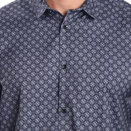 IVOC Men Slim Fit Printed Casual Shirt image 4