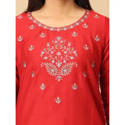 MAKEOVER FASHIONS Ethnic Motifs Embroidered Thread Work Thread Work Kurti image 4