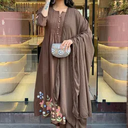 DIVASTRI Floral Embroidered Panelled A-Line Kurta With Trousers & Dupatta-image-31