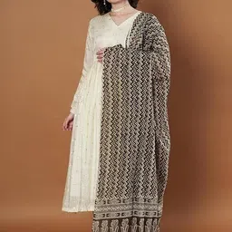 AKSHADEEP Women Jaipur Block Print Pure Cotton Block Print Dupatta with Gotta Patti image 4