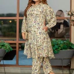 PIRRA DESIGNS Women Floral Printed Regular Kurta with Trousers image 3