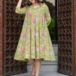 Demirner Women Floral Printed Sequinned Floral Kurta image 3