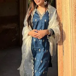 r4mila Women Silk Blend Kurta Pant Dupatta Set-picture-12