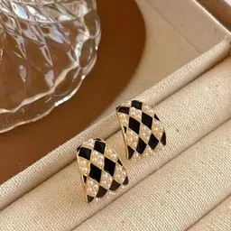 FIMBUL Gold-Plated Pearls Studded Contemporary Shaped Enamelled Studs image 5