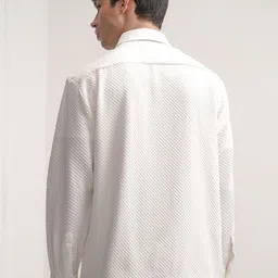 HIGHLANDER Men Popcorn Textured Solid Utility Pocket Oversized Shirt image 4