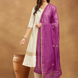 Fabindia Floral Embroidered Cotton Silk Dupatta With Thread Work image 2