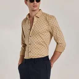 Snitch Men Smart Spread Collar Micro Ditsy Printed Cotton Casual Shirt image 1