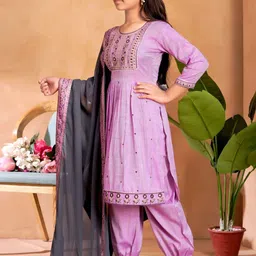 BAESD Girls Embroidered Regular Thread Work Kurta with Patiala & With Dupatta image 3