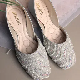Anouk Women Embellished Ethnic Mojaris Flats-picture-38