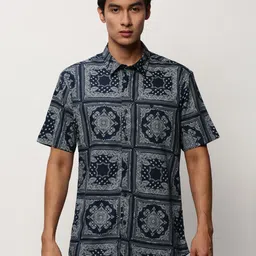 SHOWOFFFF Men Standard Slim Fit Printed Casual Shirt image 3