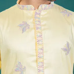 EKYAA Men Floral Printed Thread Work Kurta image 2