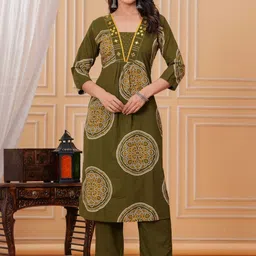 EtnicaWear Ethnic Motifs Printed Square Neck Pure Cotton Straight Kurta with Trousers image 4