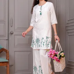 HIGHLIGHT FASHION EXPORT Embroidered Round Neck Tunic With Trousers Co-Ords image 2