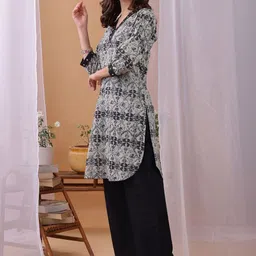 Saanjh Printed Pure Cotton V-Neck Top With Trousers Co-Ords image 4