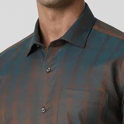 Van Heusen Men Spread Collar Checked Cotton Formal Shirt image 2