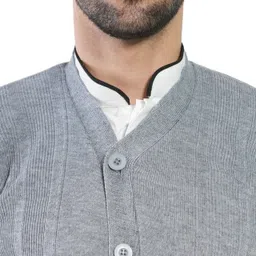 manra Men Solid V Neck Grey Sweater image 4