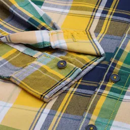 the indian garage co. Men Regular Fit Checkered Cut Away Collar Casual Shirt image 3