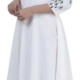 dargu Women Printed Viscose Rayon Flared Kurta image 3