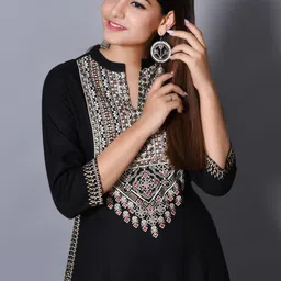 the fomcha Women Printed Cotton Rayon Asymmetric Kurta image 4